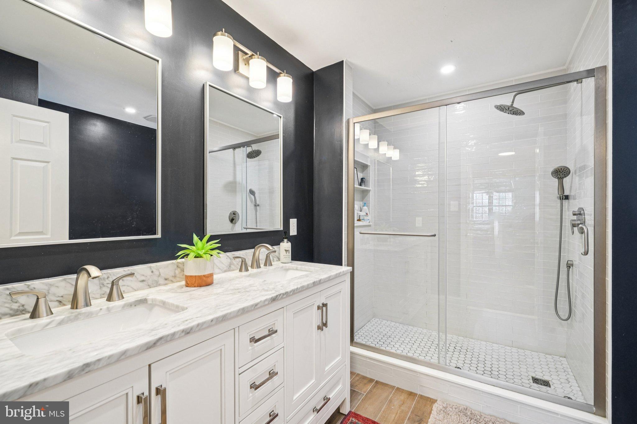 GWYNEDD HUNT - Residential