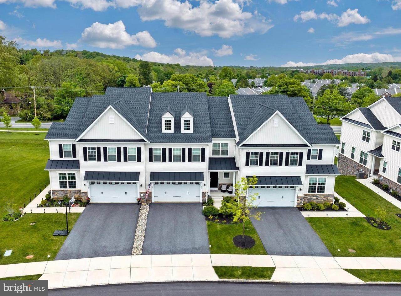 427 LEE PLACE
