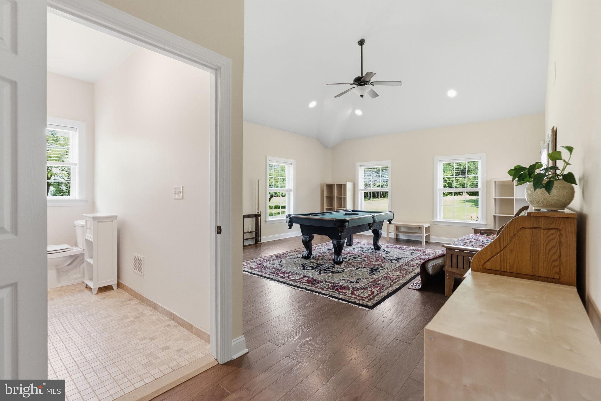 SWEET HOLLOW - Residential