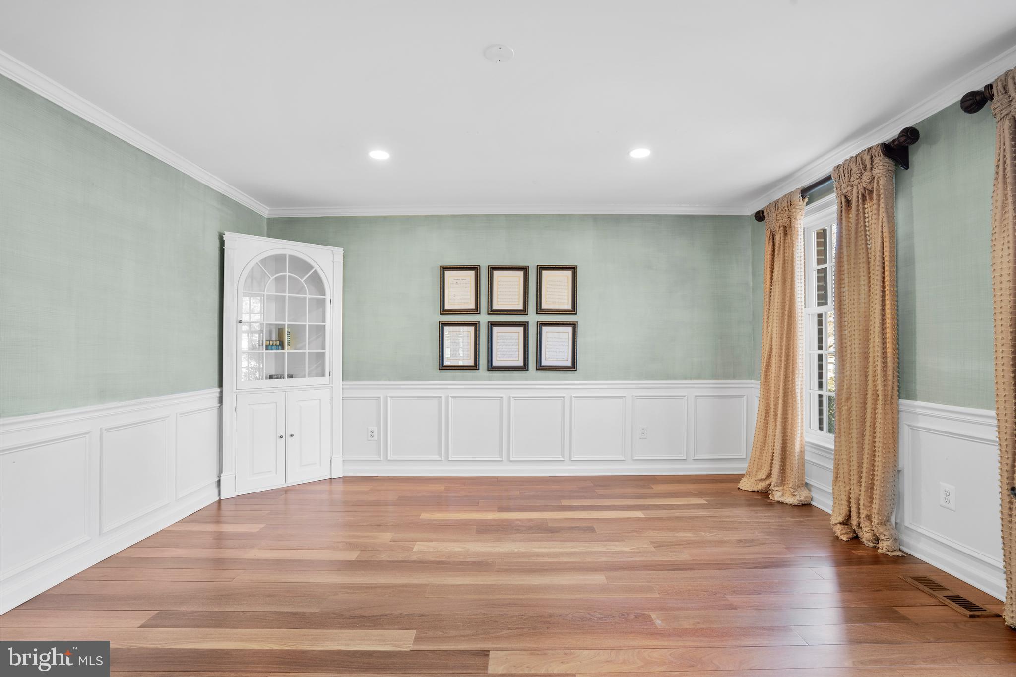 16 NEWBURYPORT ROAD