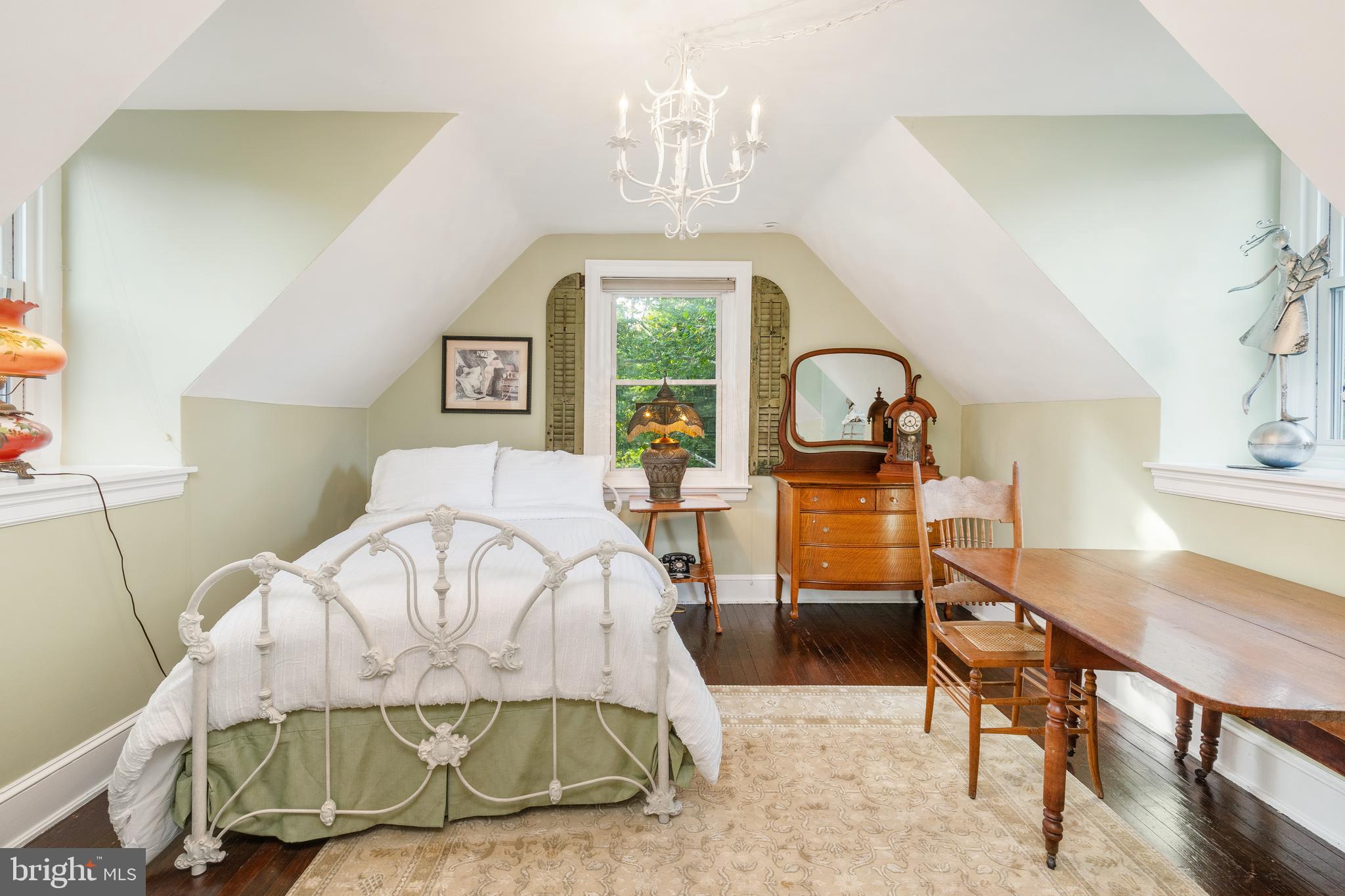 CHESTNUT HILL - Residential