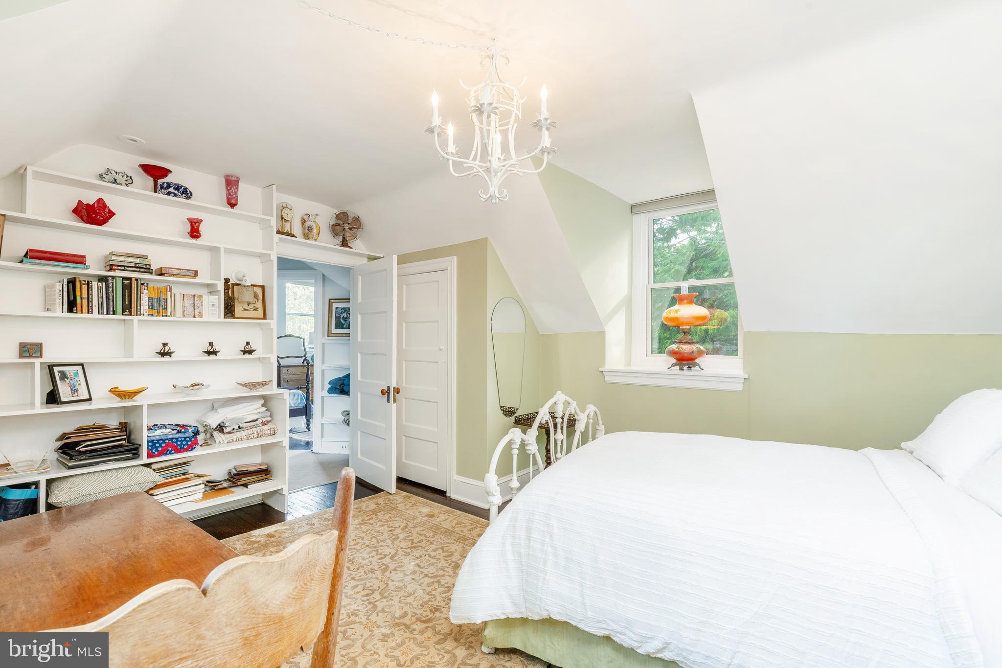 CHESTNUT HILL - Residential