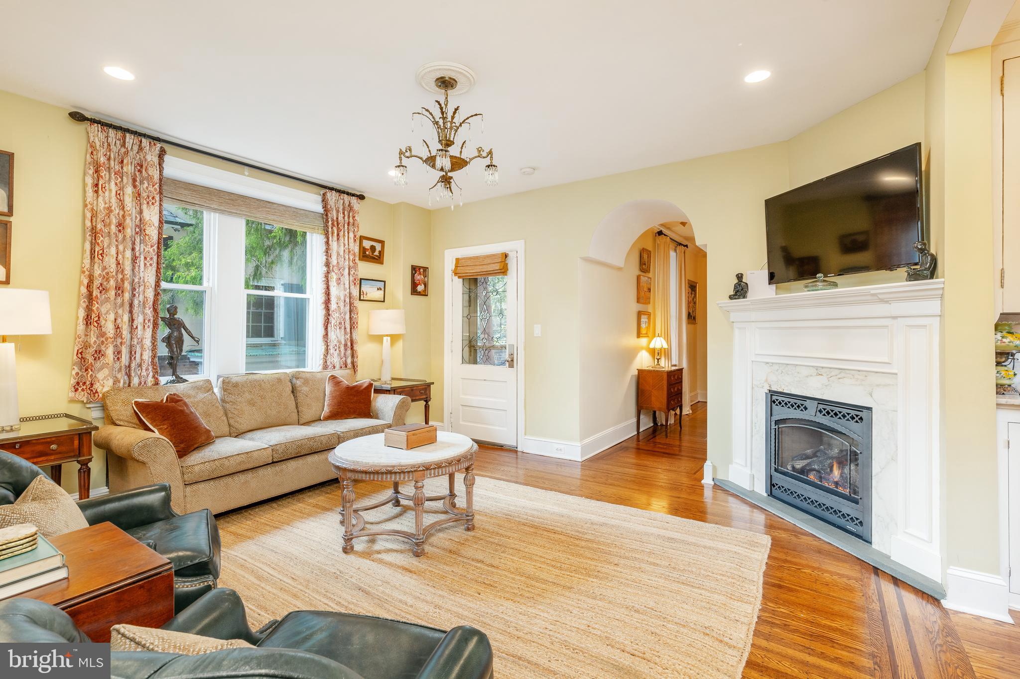 CHESTNUT HILL - Residential