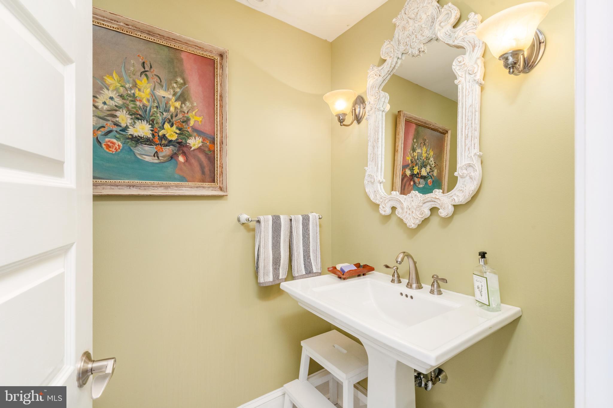 CHESTNUT HILL - Residential