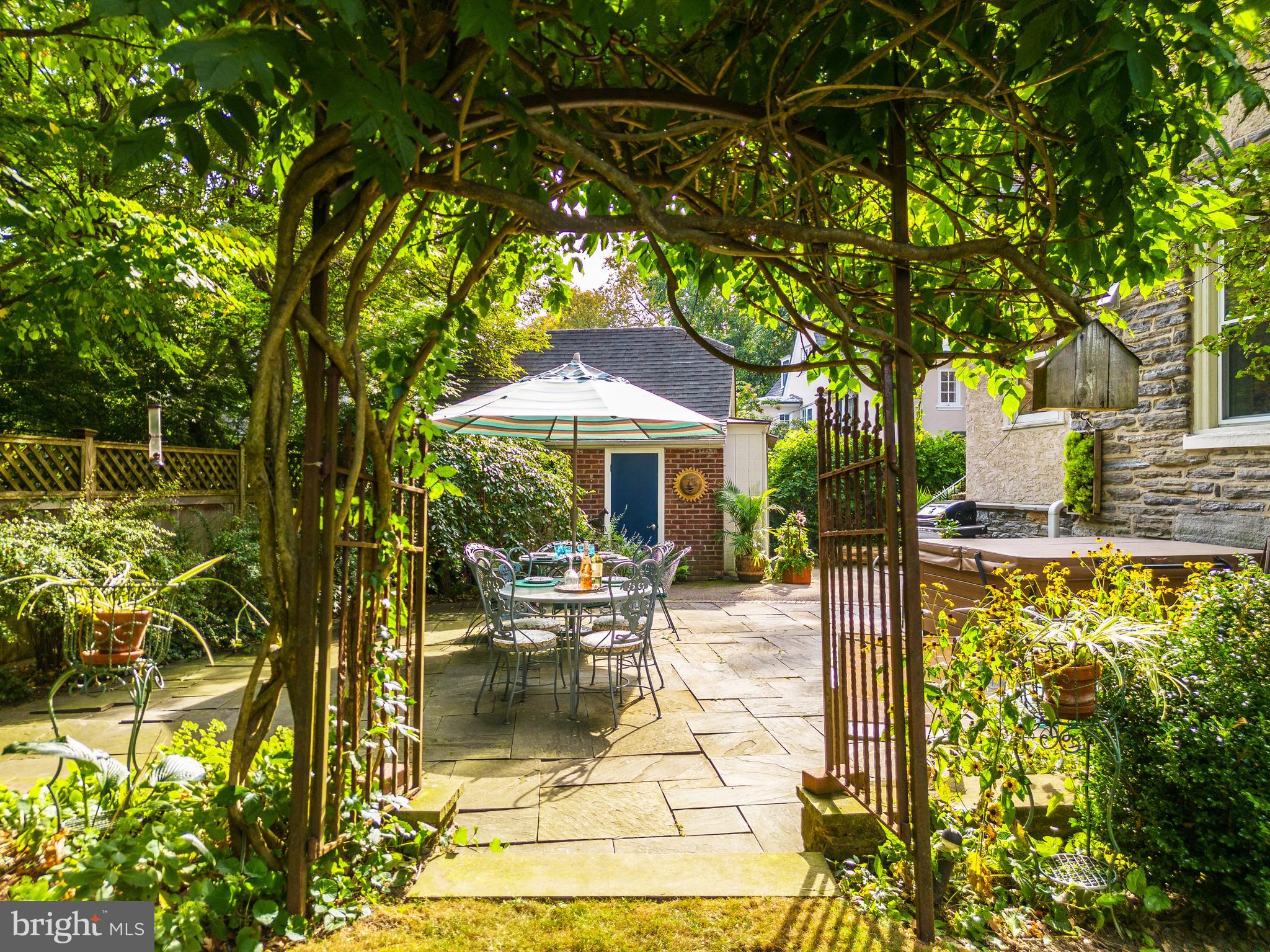 CHESTNUT HILL - Residential