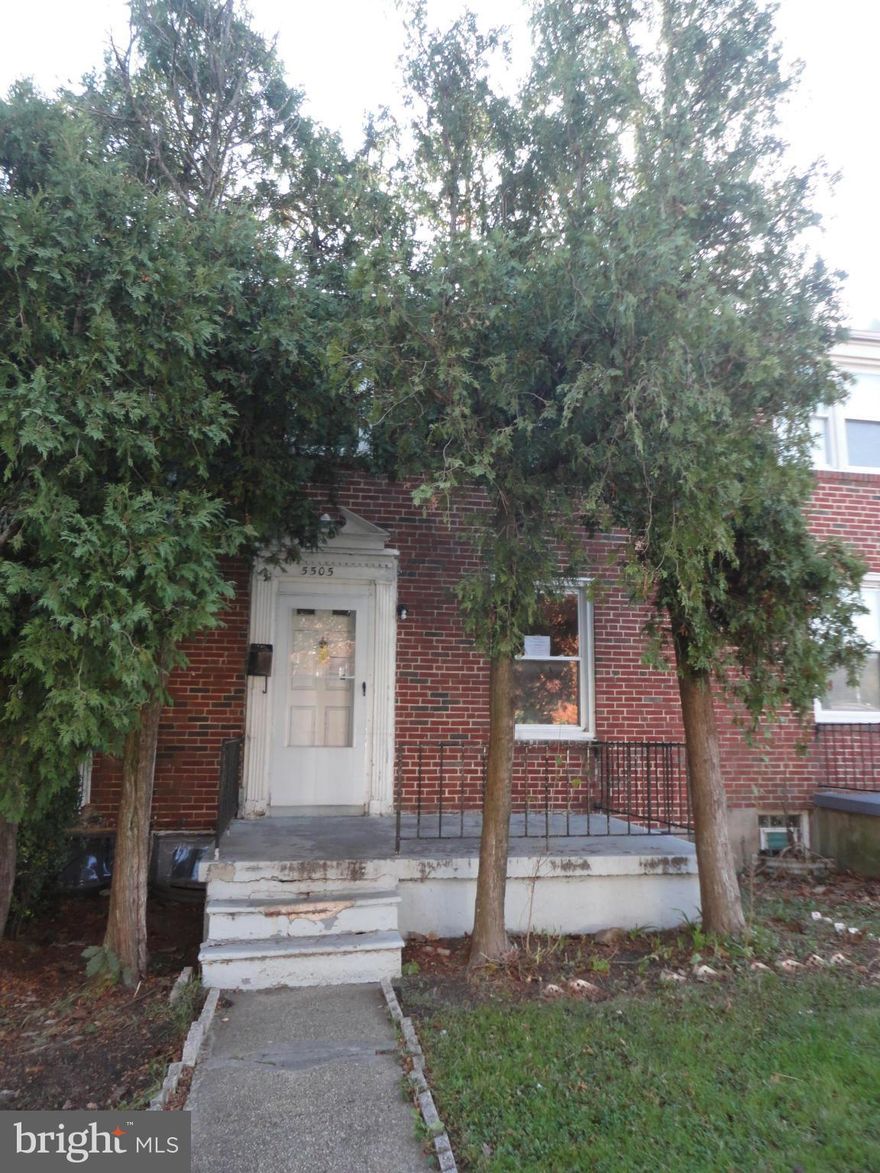 Colonial townhouse with 3BR, 1BA, Bright living and dining rooms. Eat-in kitchen .Hardwood floors thru-out.  Relax on the elevated rear porch overlooking fenced  back yard. This is a Fannie Mae HomePath property. Sold as-is. For more information go to Homepath. Call for details.
