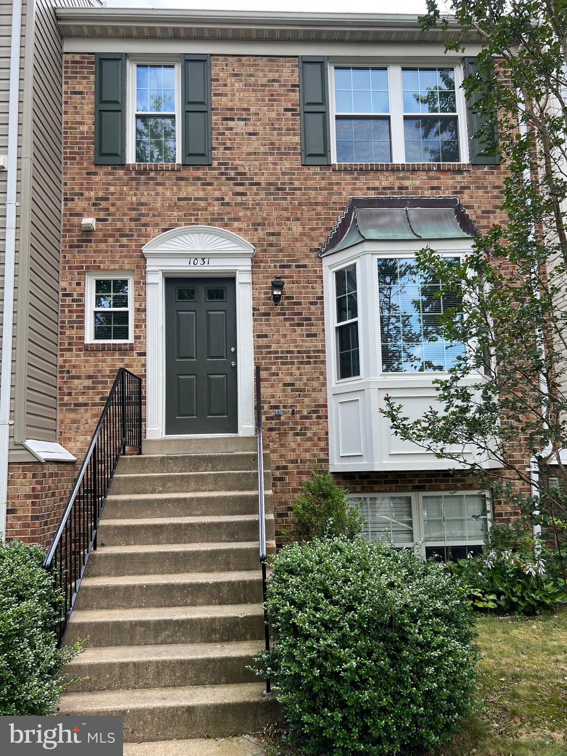 STONEHAVEN MEWS IN CROFTON VILLAGE - Residential Lease