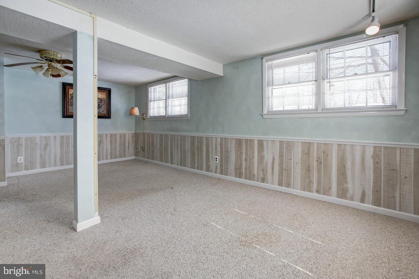 COUNTRY CLUB MANOR - Residential