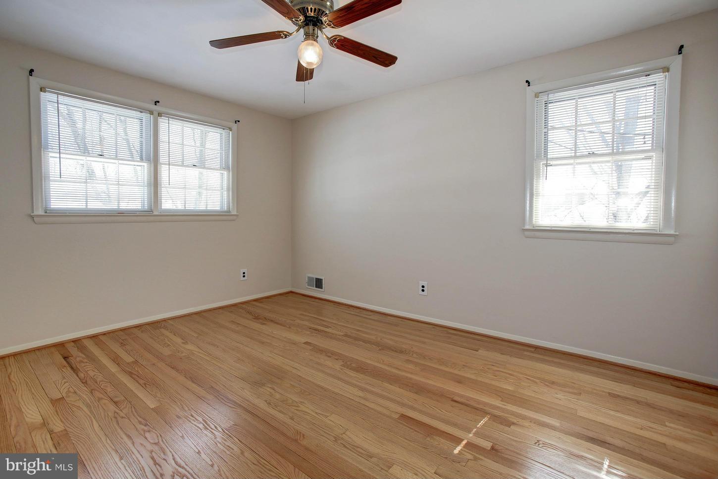 COUNTRY CLUB MANOR - Residential