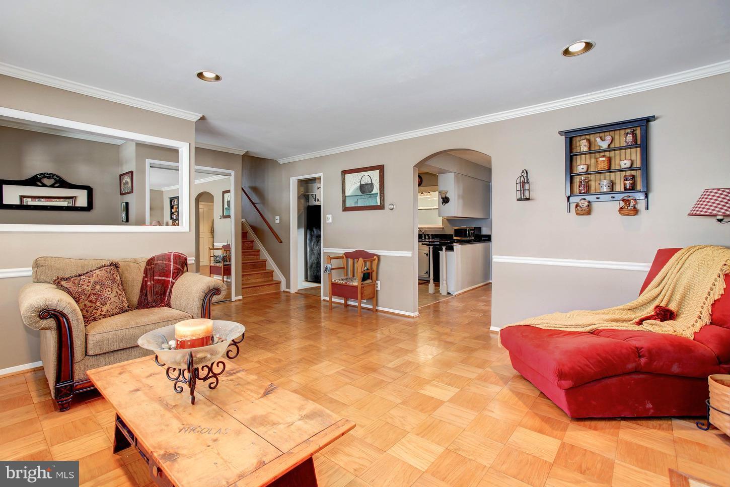 COUNTRY CLUB MANOR - Residential