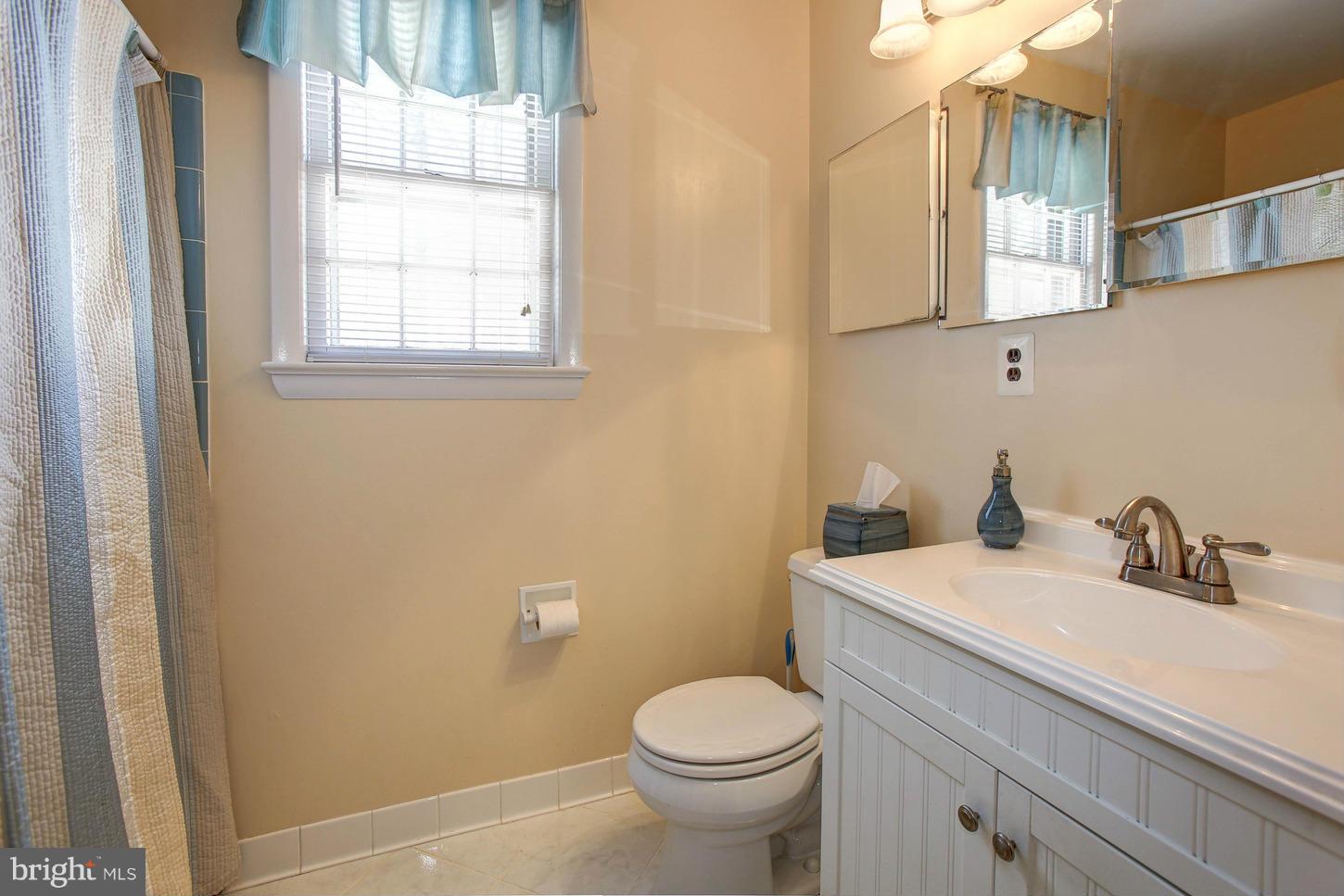 COUNTRY CLUB MANOR - Residential