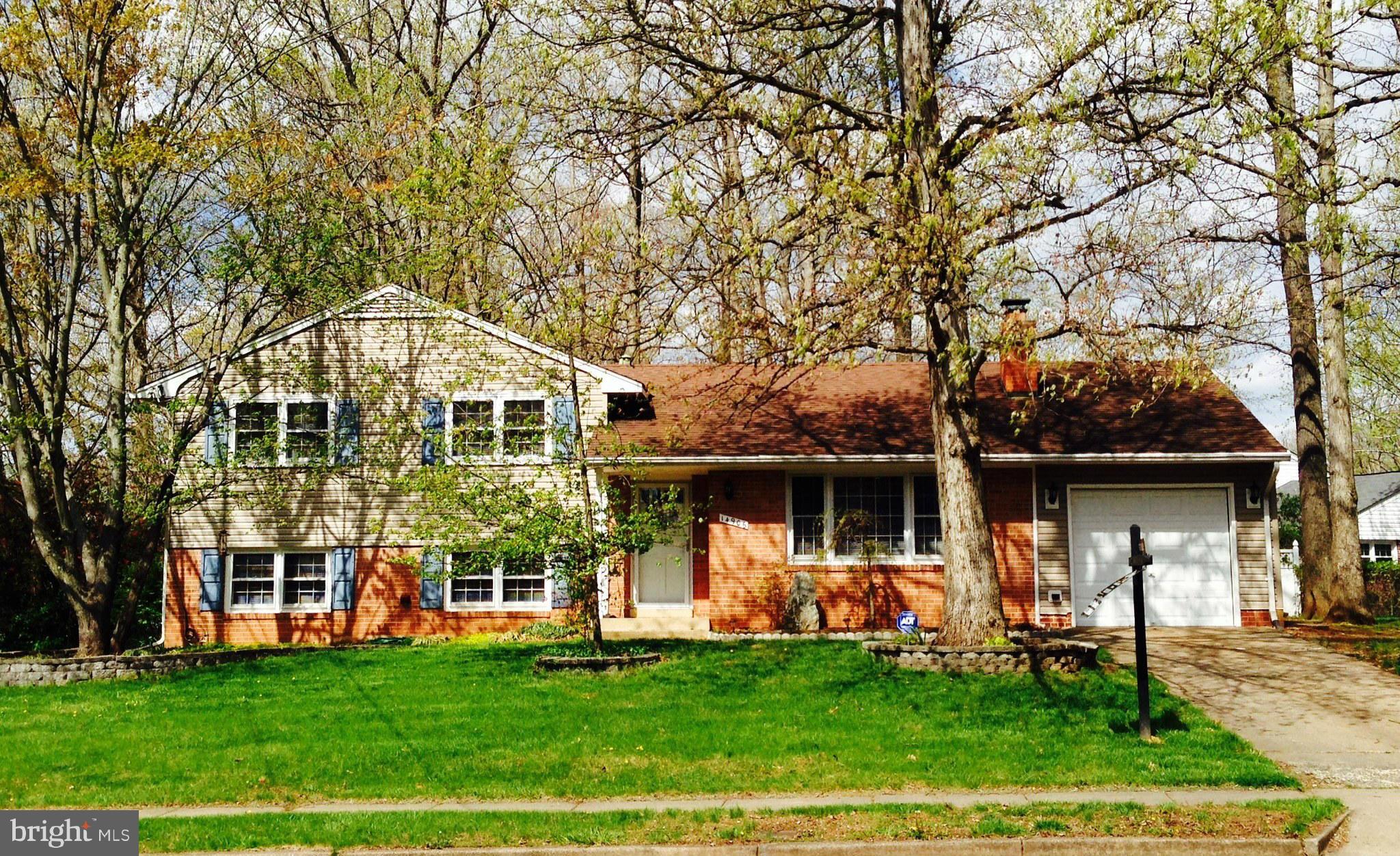 COUNTRY CLUB MANOR - Residential