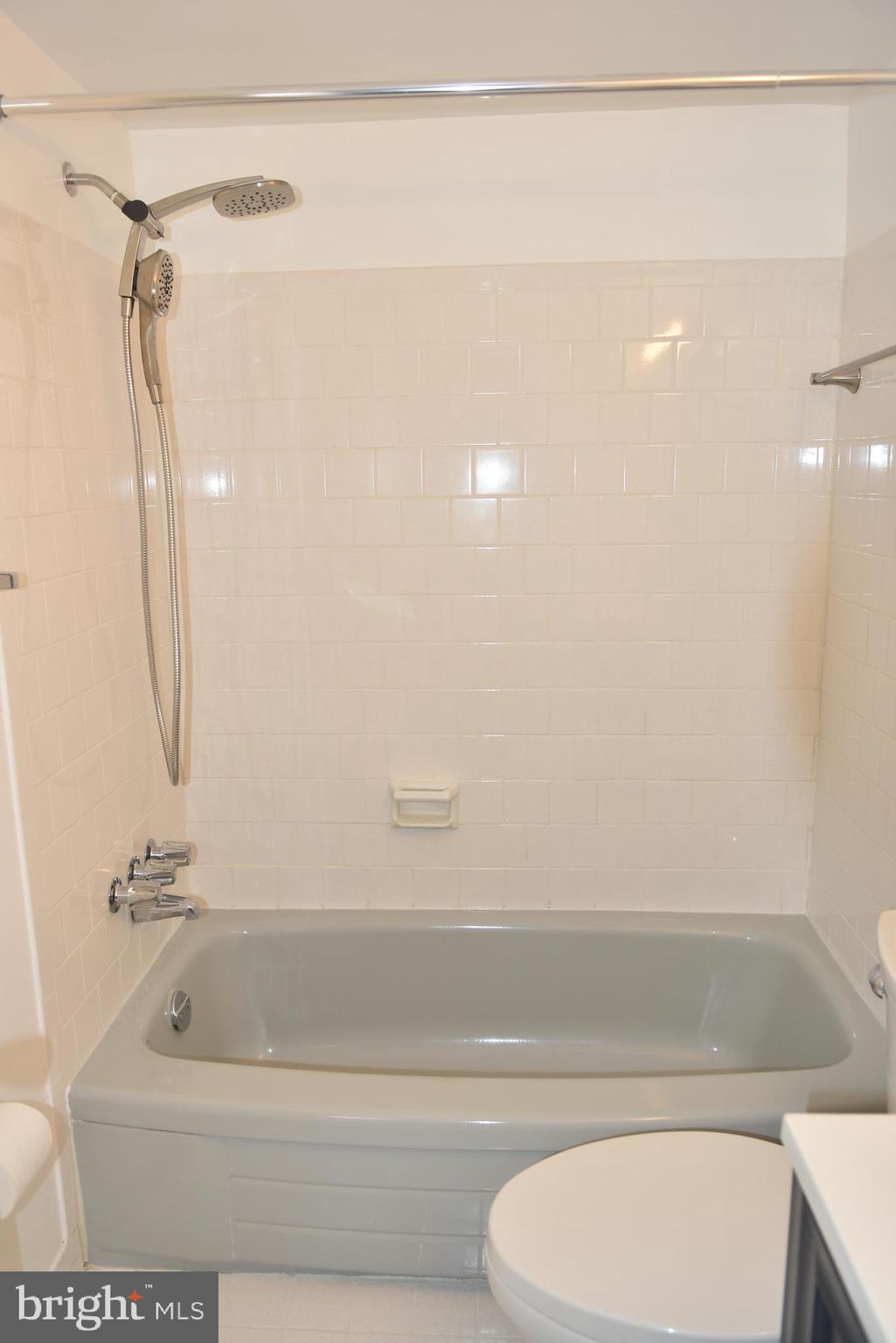 BRIARWOOD COURT - Residential Lease