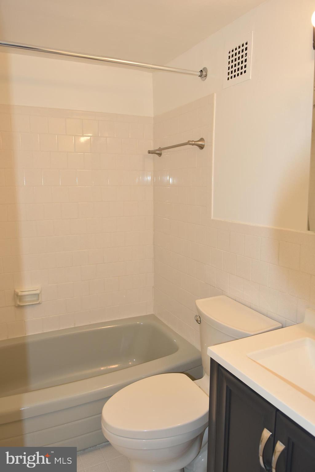 BRIARWOOD COURT - Residential Lease