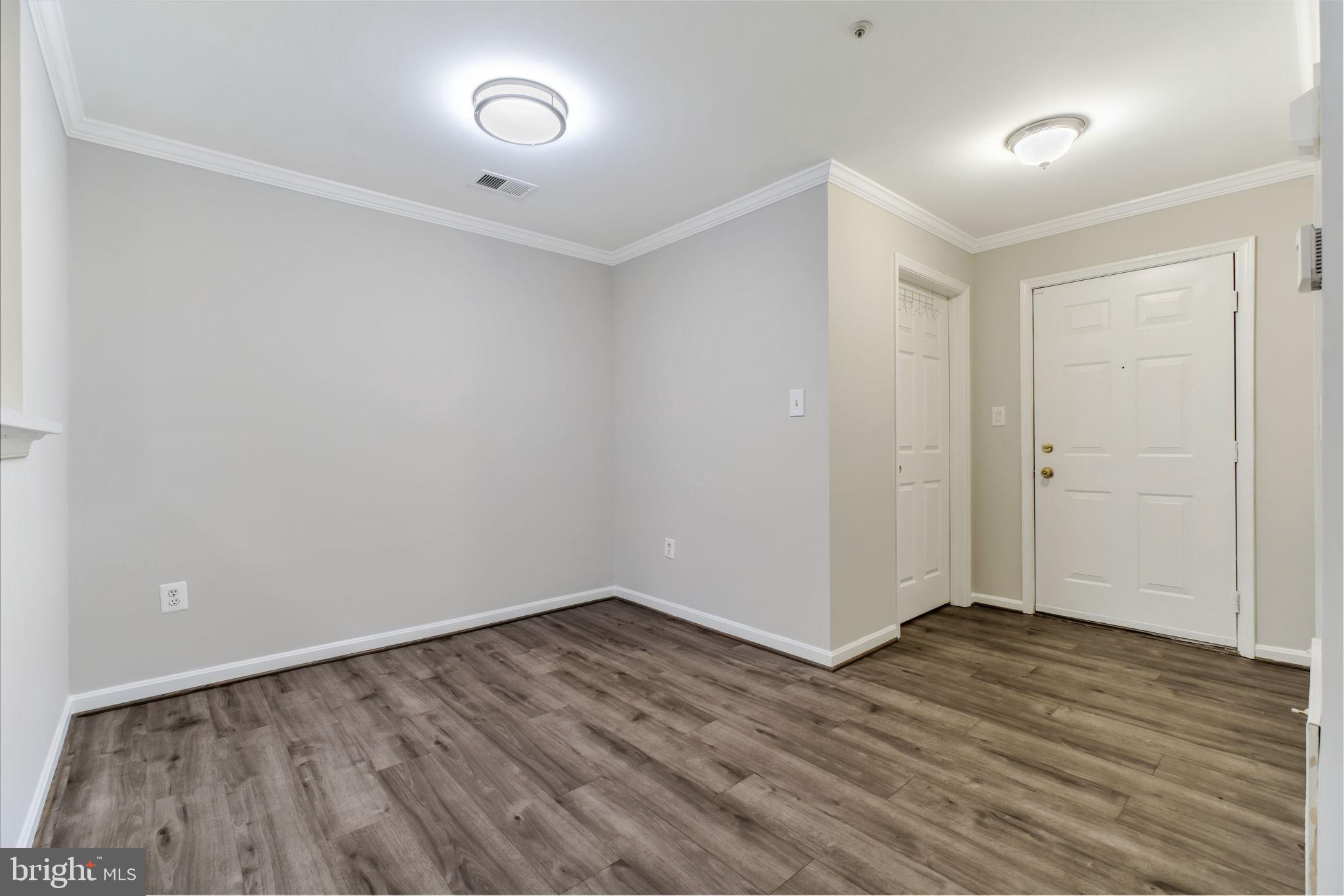 1049 GARDENVIEW LOOP 301