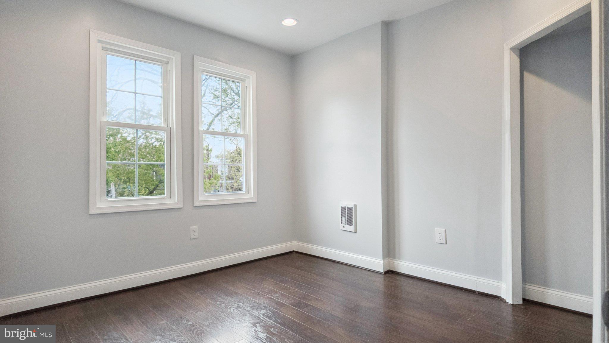 FRANKFORD - Residential Income