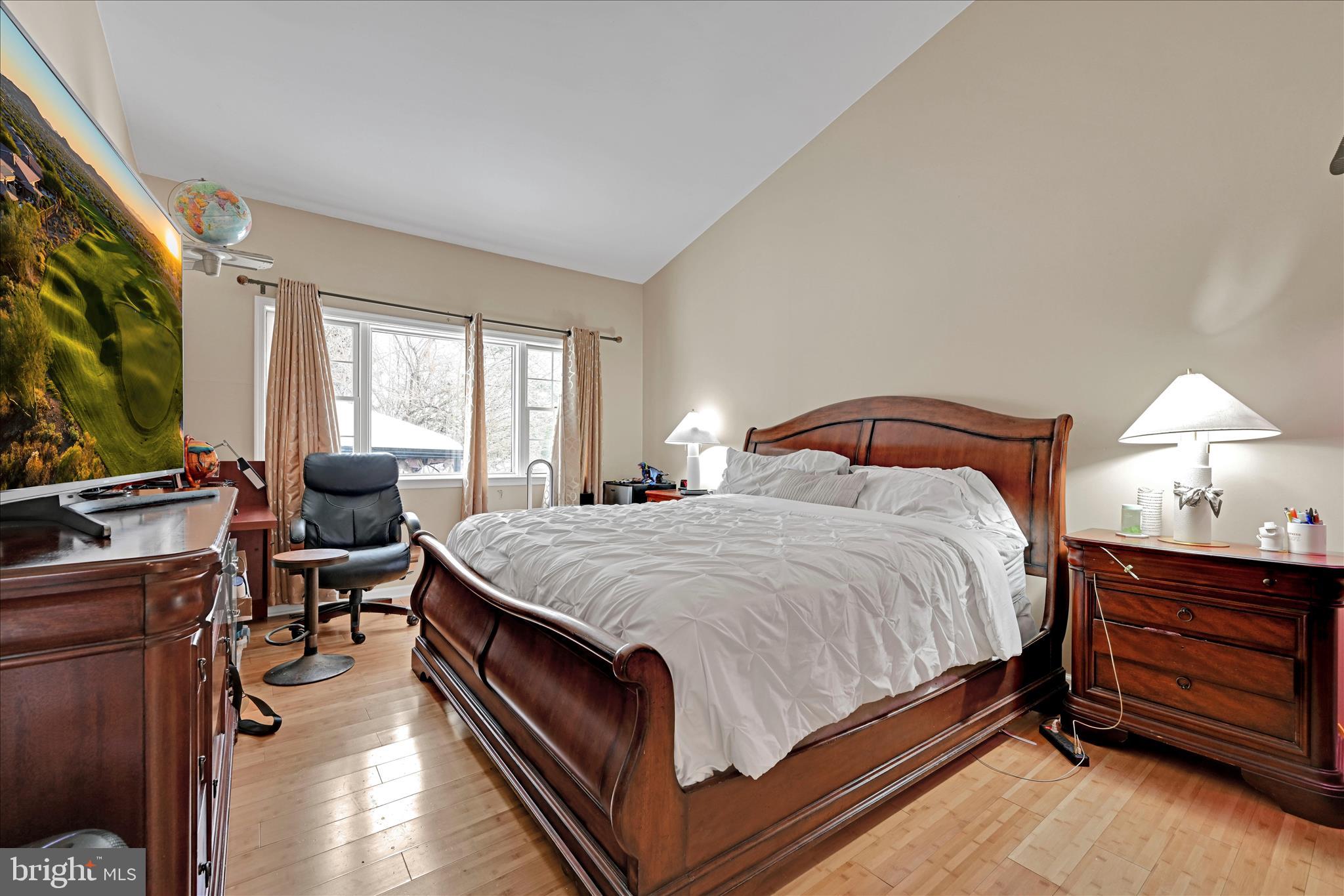 CREEKSIDE - Residential