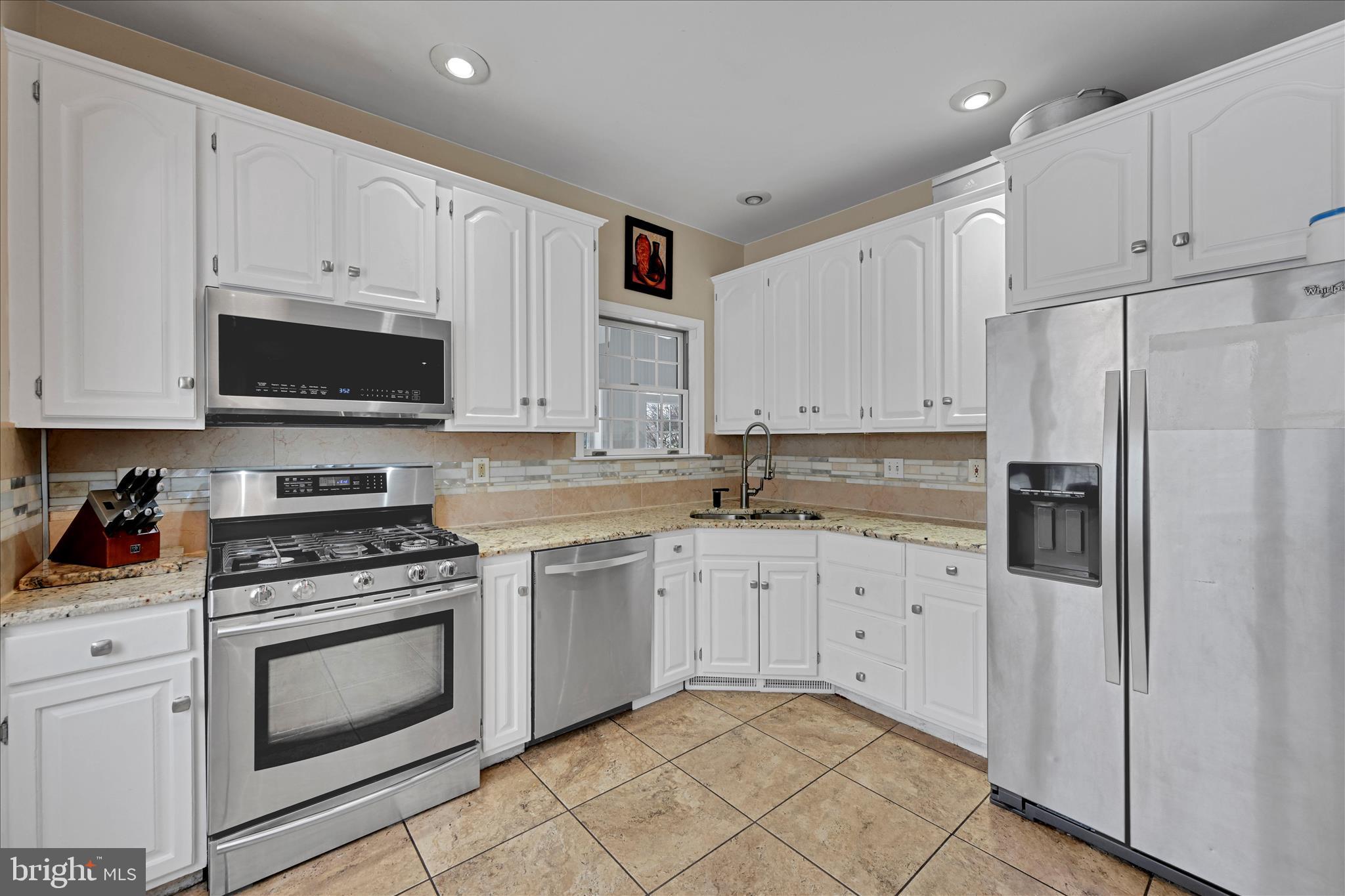 CREEKSIDE - Residential