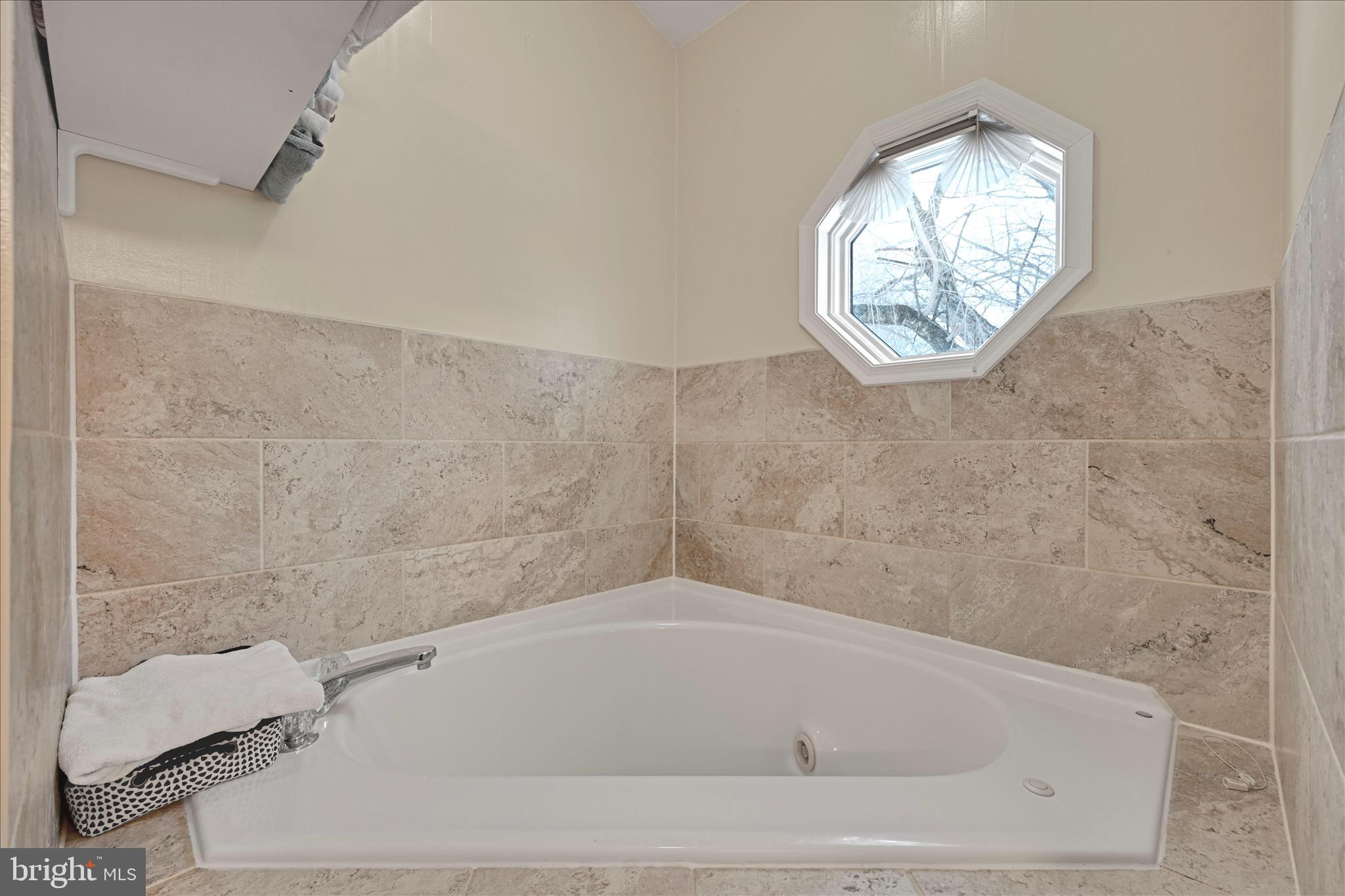 CREEKSIDE - Residential