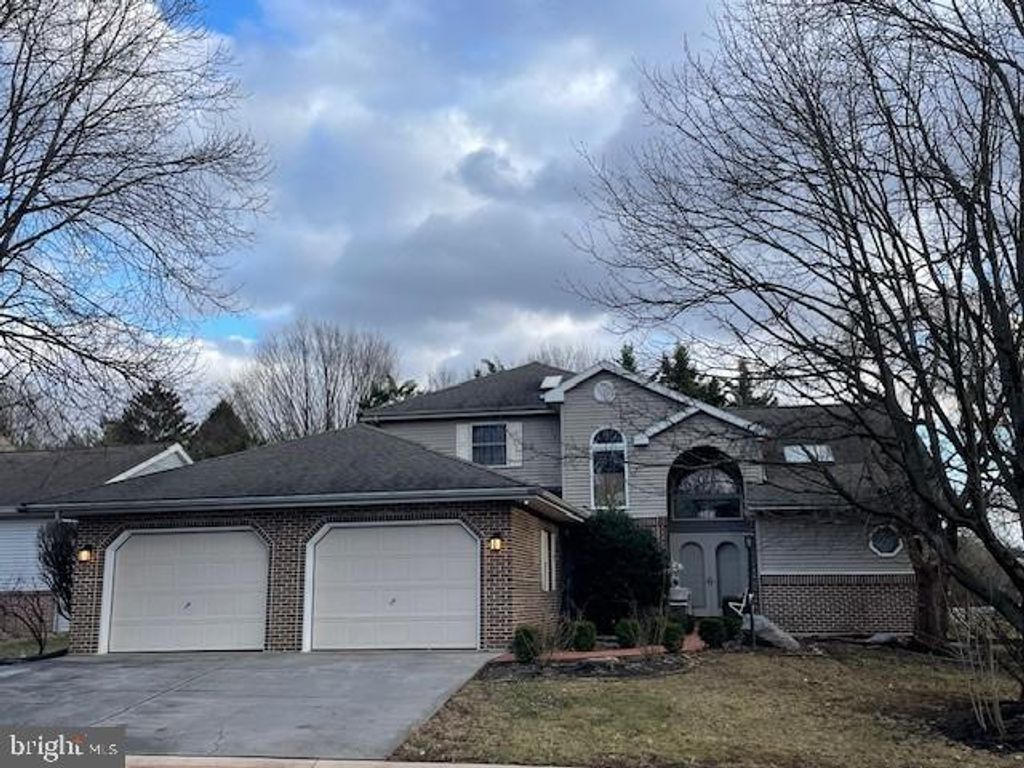 Photo of 717 Brookside Lane, LEBANON, PA 17042 (MLS # PALN2024292)