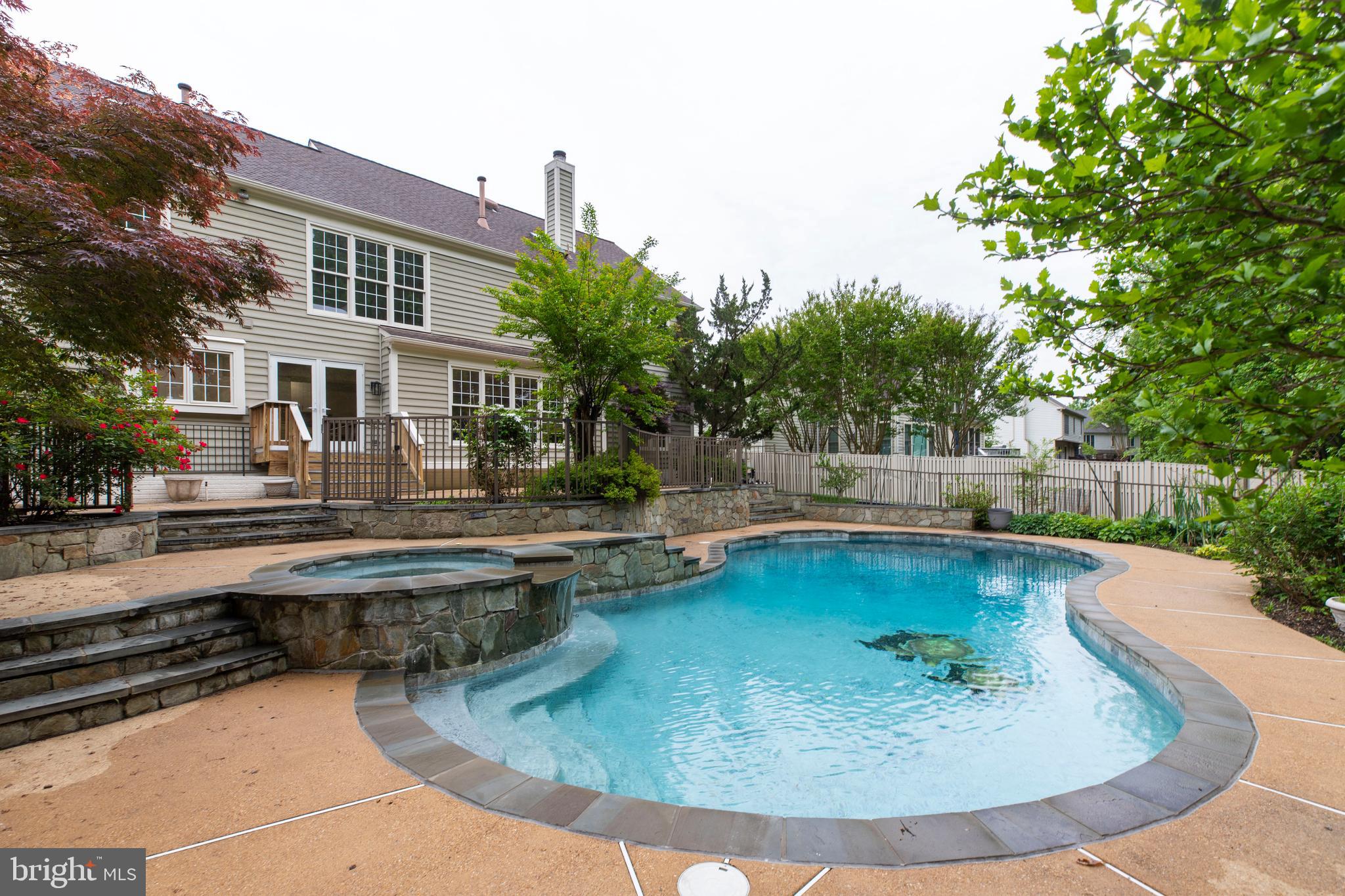 CROSSPOINTE - Residential