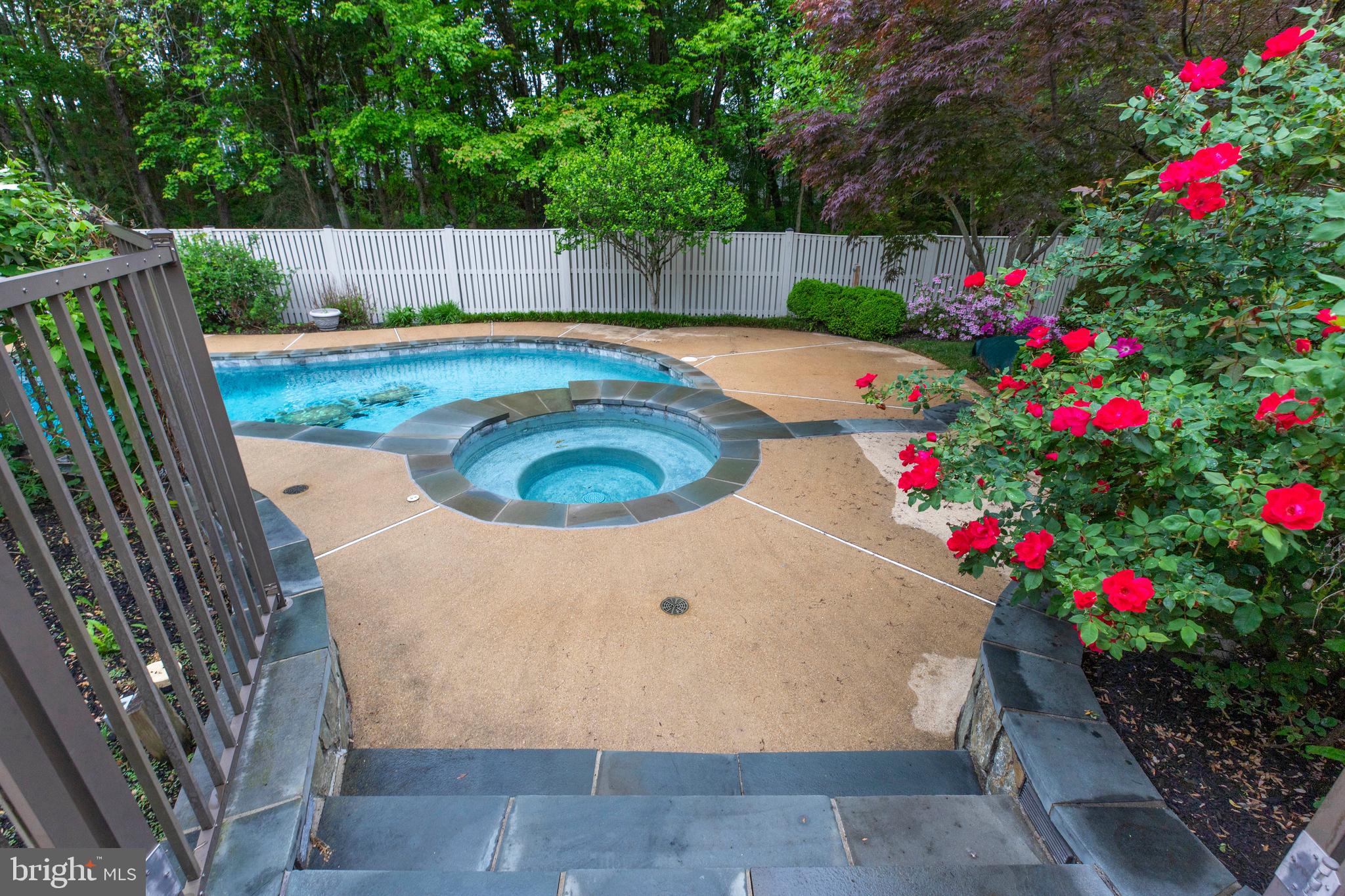 CROSSPOINTE - Residential