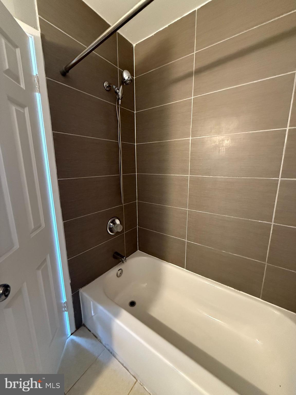 WILLOW HILLS- RESUB PARC - Residential Lease