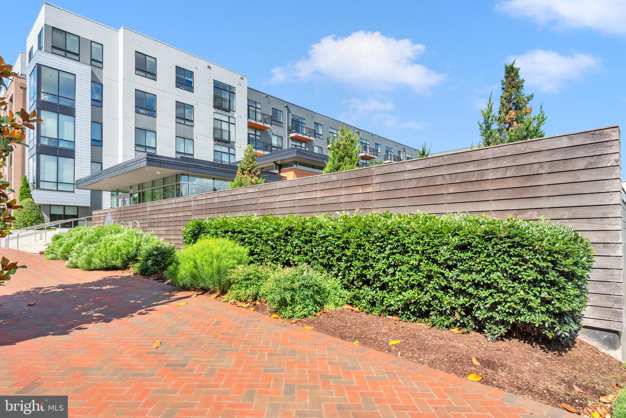 145 RIVERHAVEN DRIVE 313