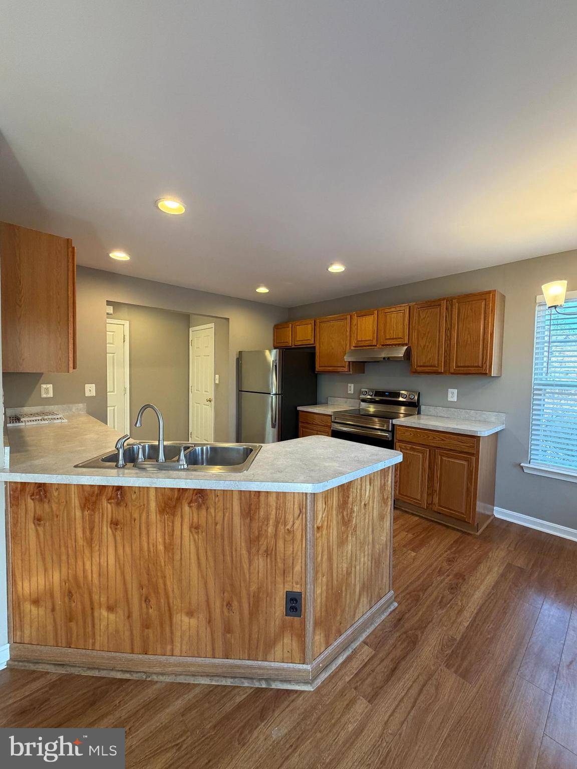 8910 LOUISVILLE AVENUE