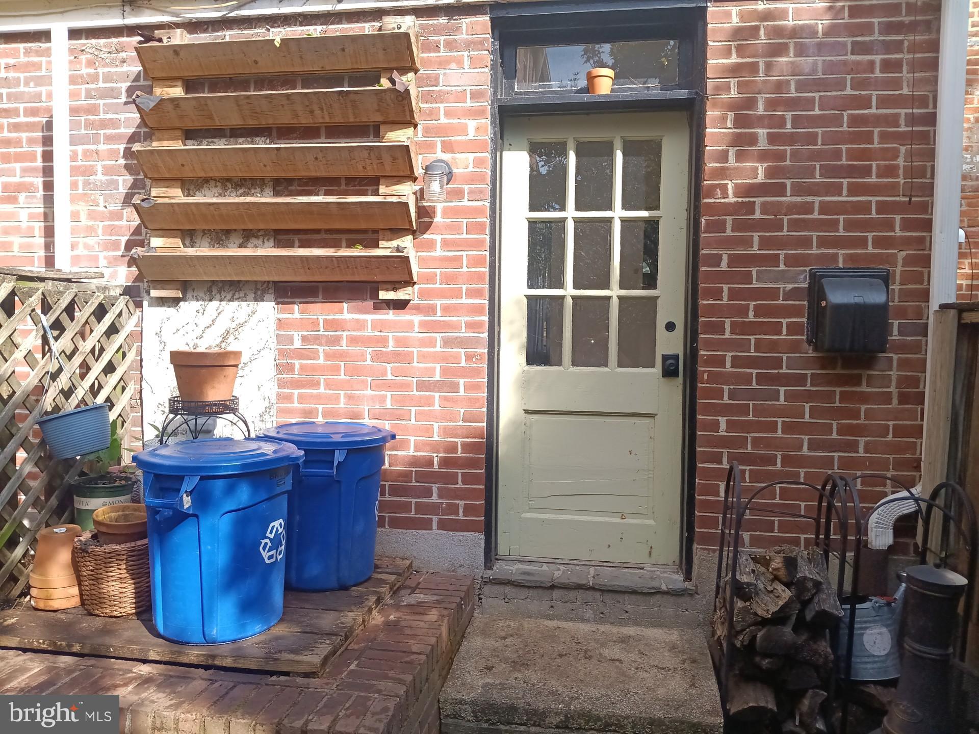 QUEEN VILLAGE - Residential