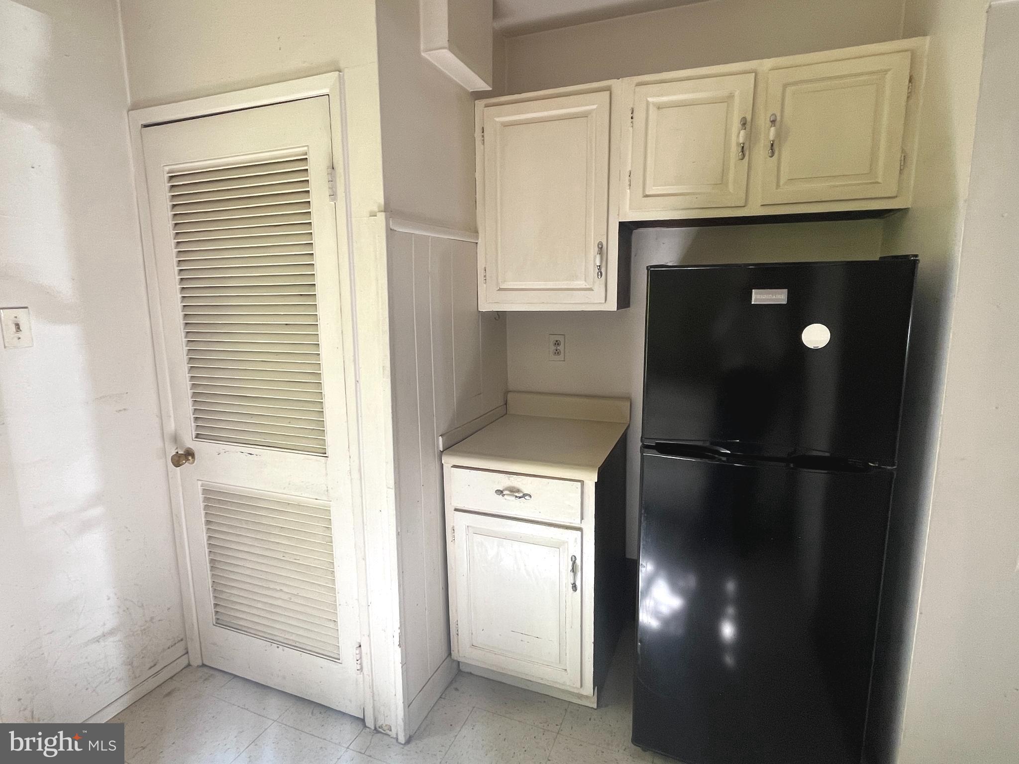 QUEEN VILLAGE - Residential