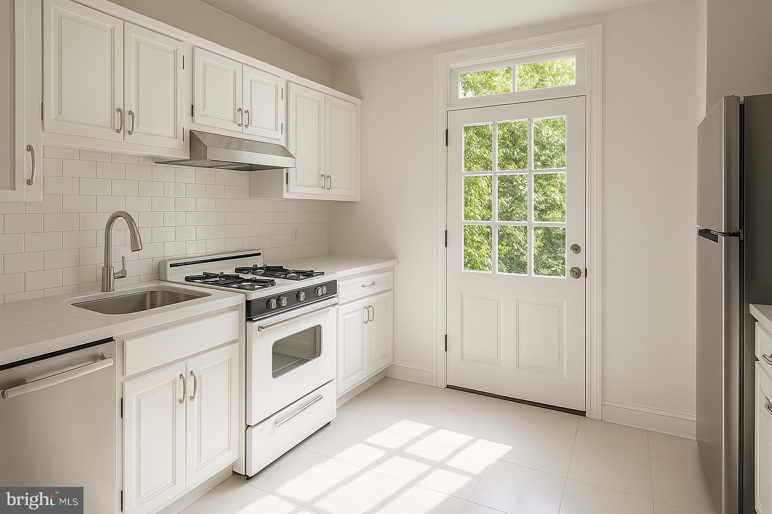 QUEEN VILLAGE - Residential