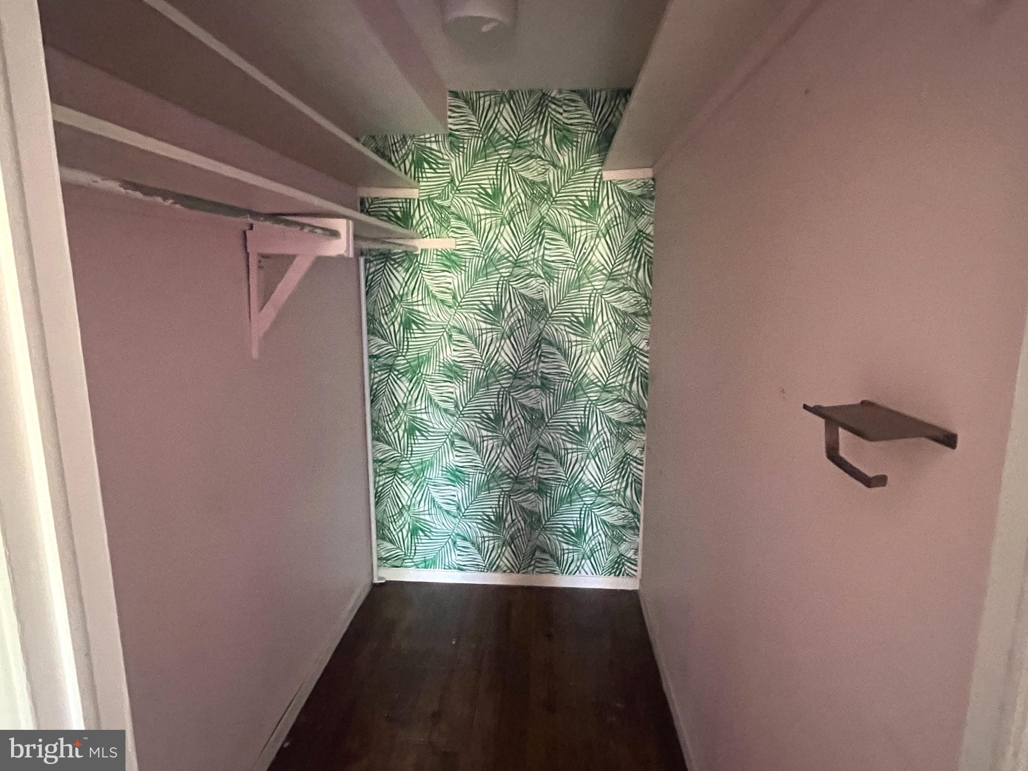 QUEEN VILLAGE - Residential