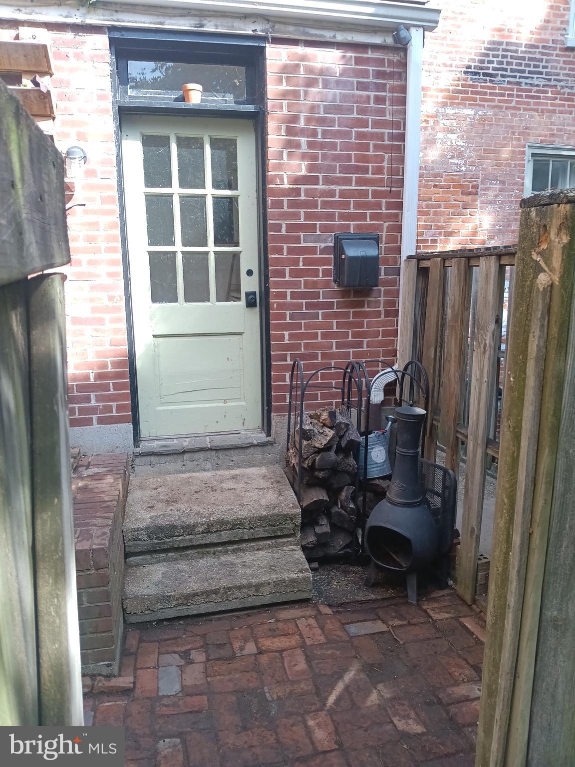 QUEEN VILLAGE - Residential