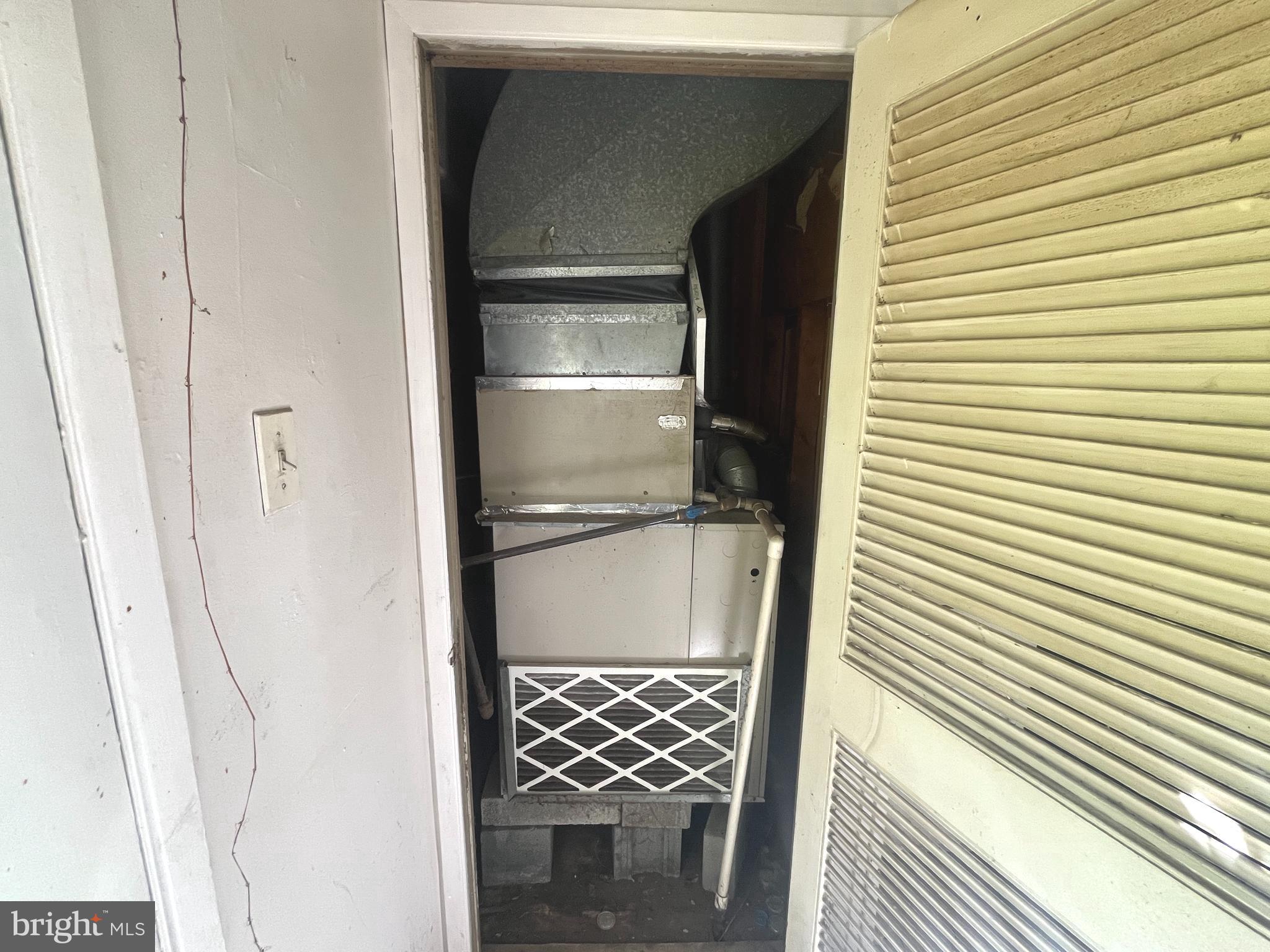 QUEEN VILLAGE - Residential