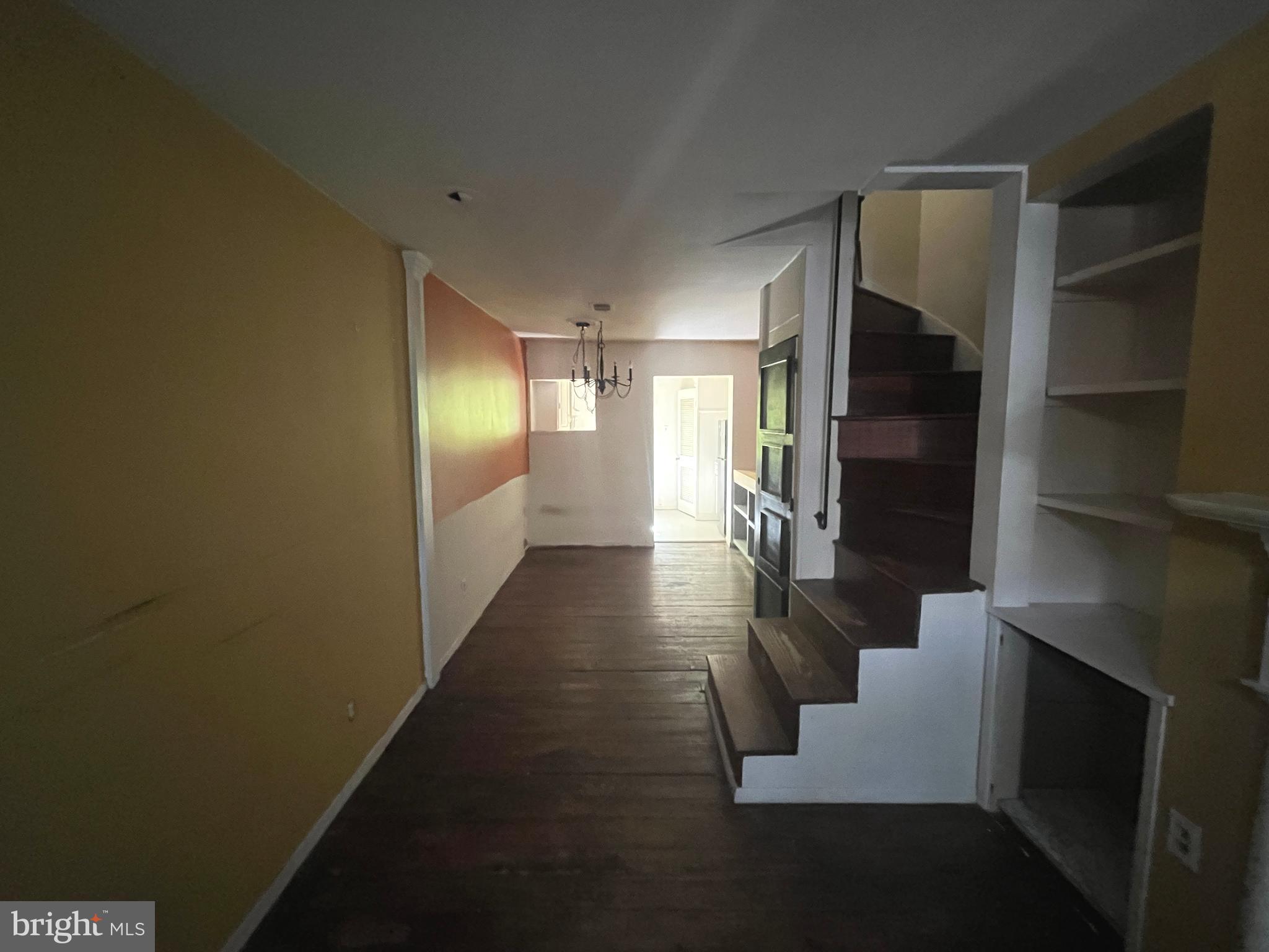 QUEEN VILLAGE - Residential