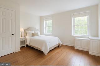 QUEEN VILLAGE - Residential