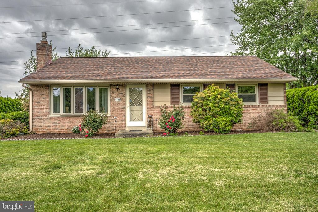 Photo of 6178 SUNDRA CIR, EAST PETERSBURG, PA 17520 (MLS # PALA2035244)