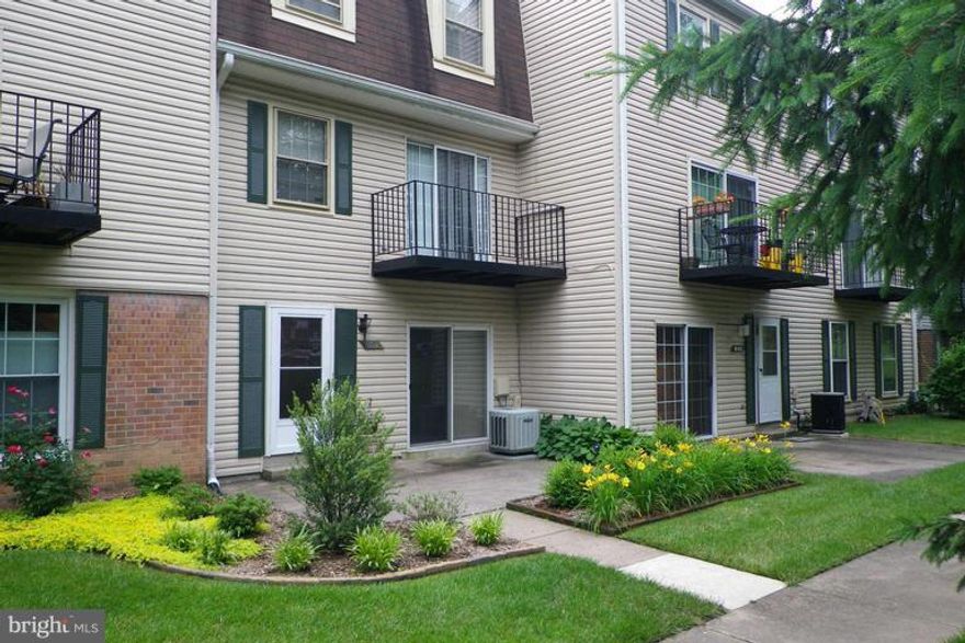 Really nice 1 level condo- 2 bedrooms and 2 full baths- gorgeous kitchen with granite and upgraded appliances- huge walk in master closet-walk to shops- community pool and tennis.  Water and sewer included in rent- plenty of extra parking