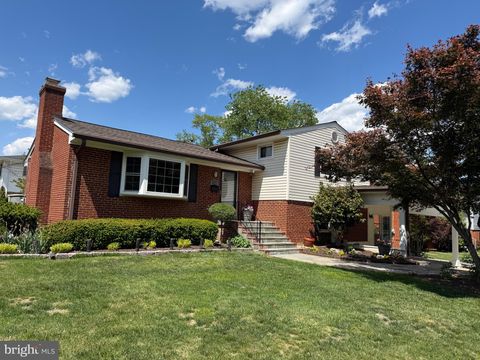 Photo of 6824 Felix Street, MCLEAN, VA 22101 (MLS # VAFX2310838)