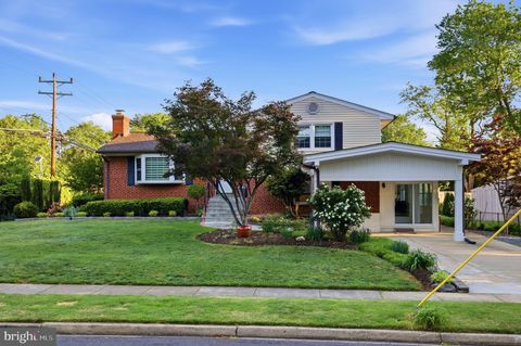 Photo of 6824 Felix Street, MCLEAN, VA 22101 (MLS # VAFX2310838)