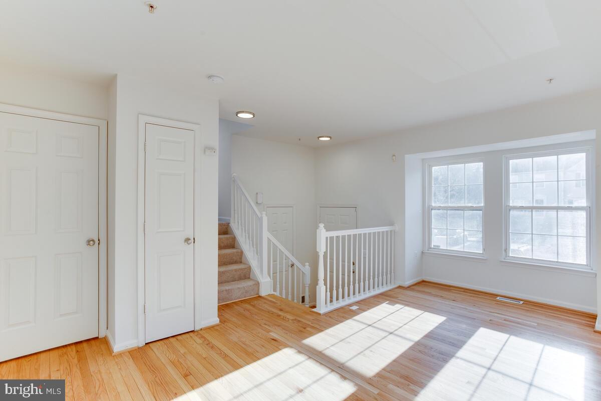 COLONY SQ 01 - Residential