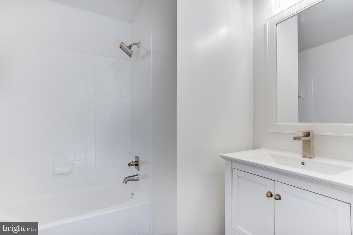 COLONY SQ 01 - Residential