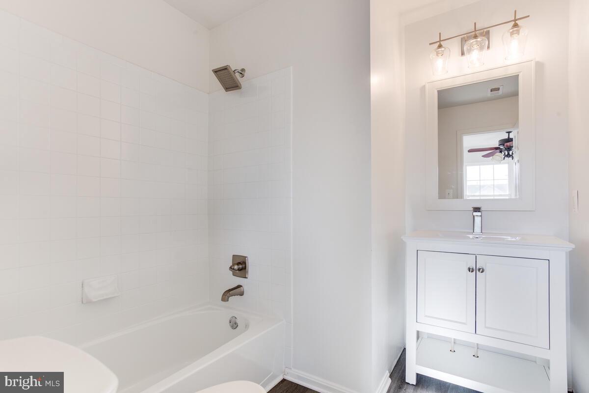 COLONY SQ 01 - Residential