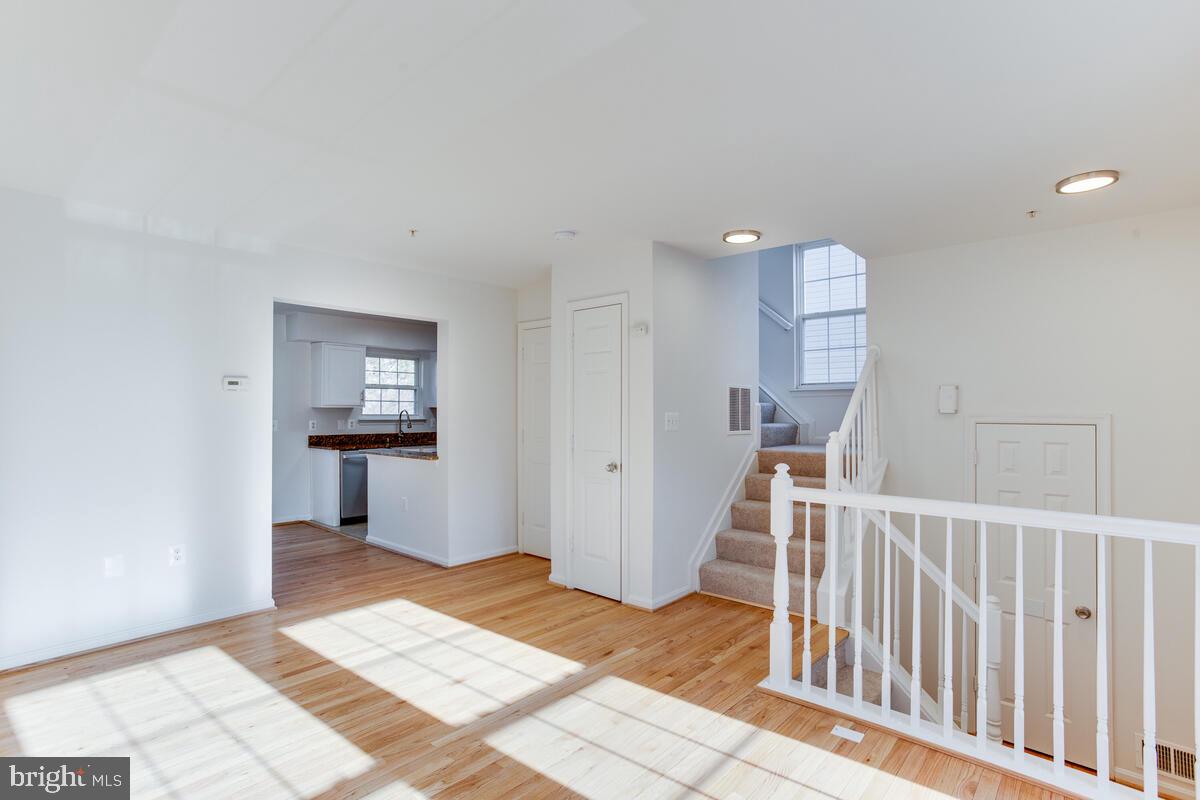 COLONY SQ 01 - Residential