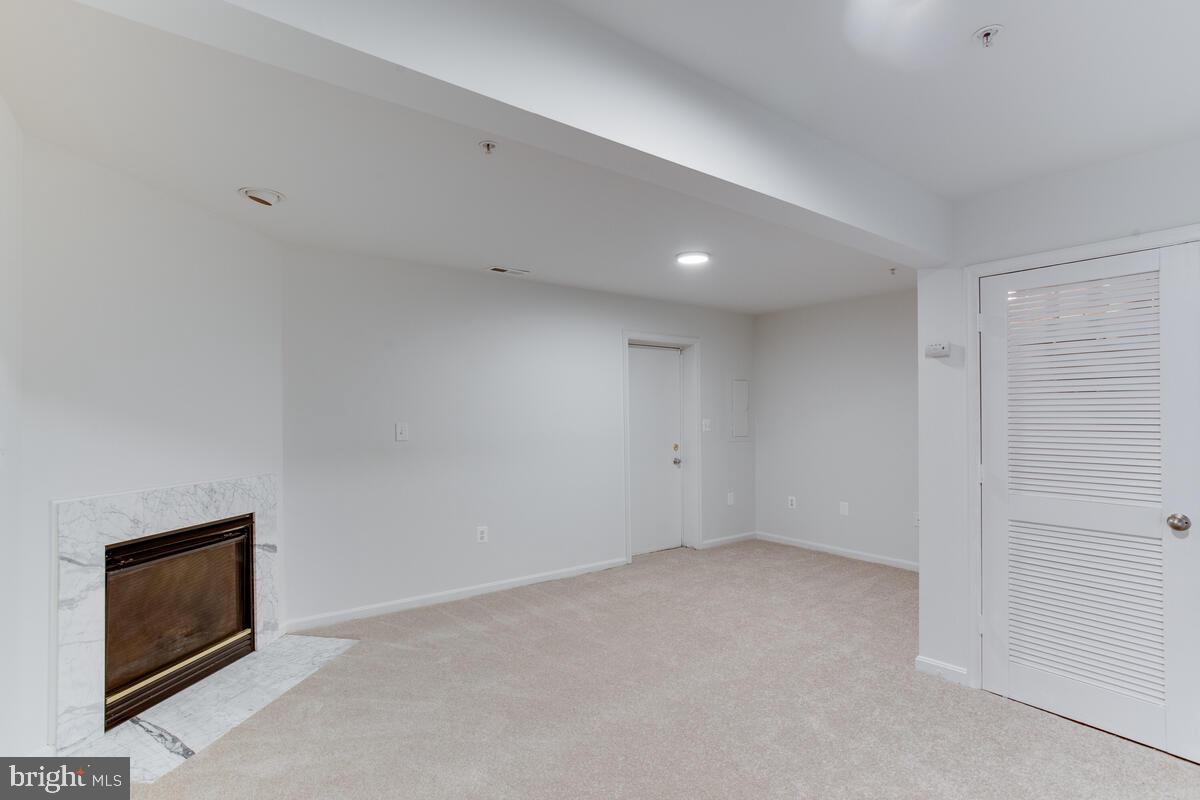 COLONY SQ 01 - Residential