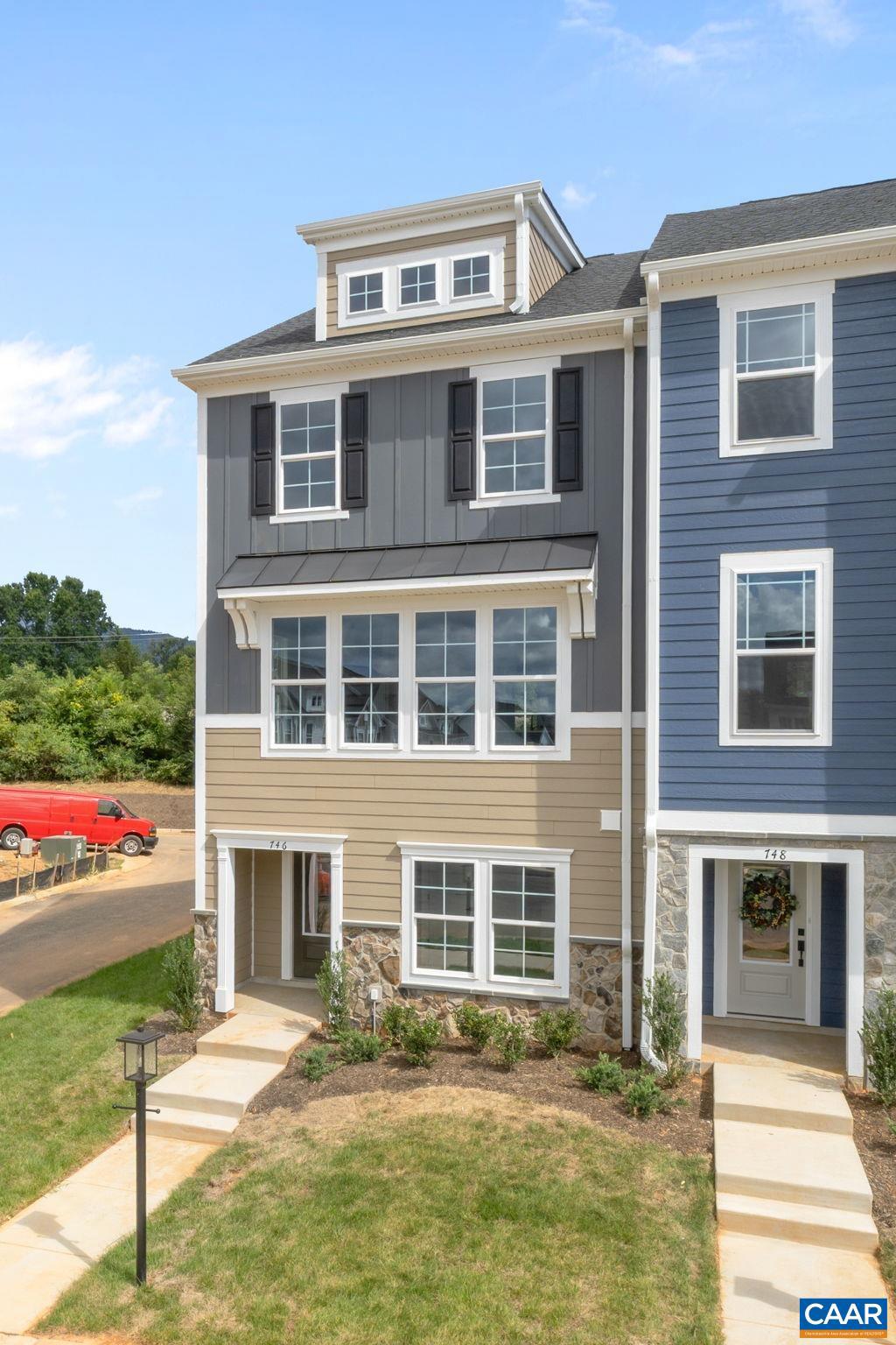 746 PARK RIDGE DR