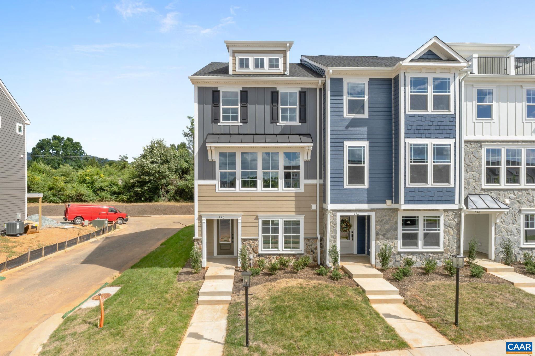 746 PARK RIDGE DR
