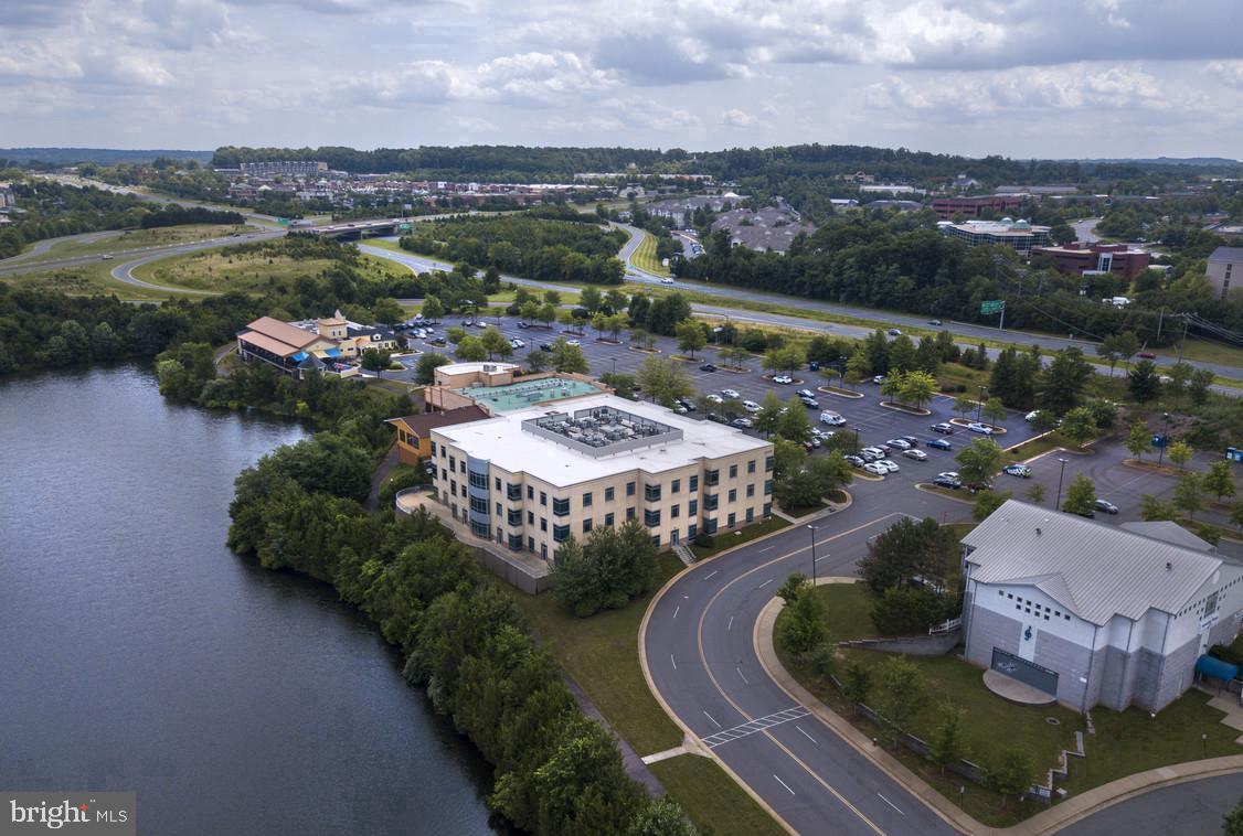 POTOMAC FALLS COMMERCE - Commercial Lease