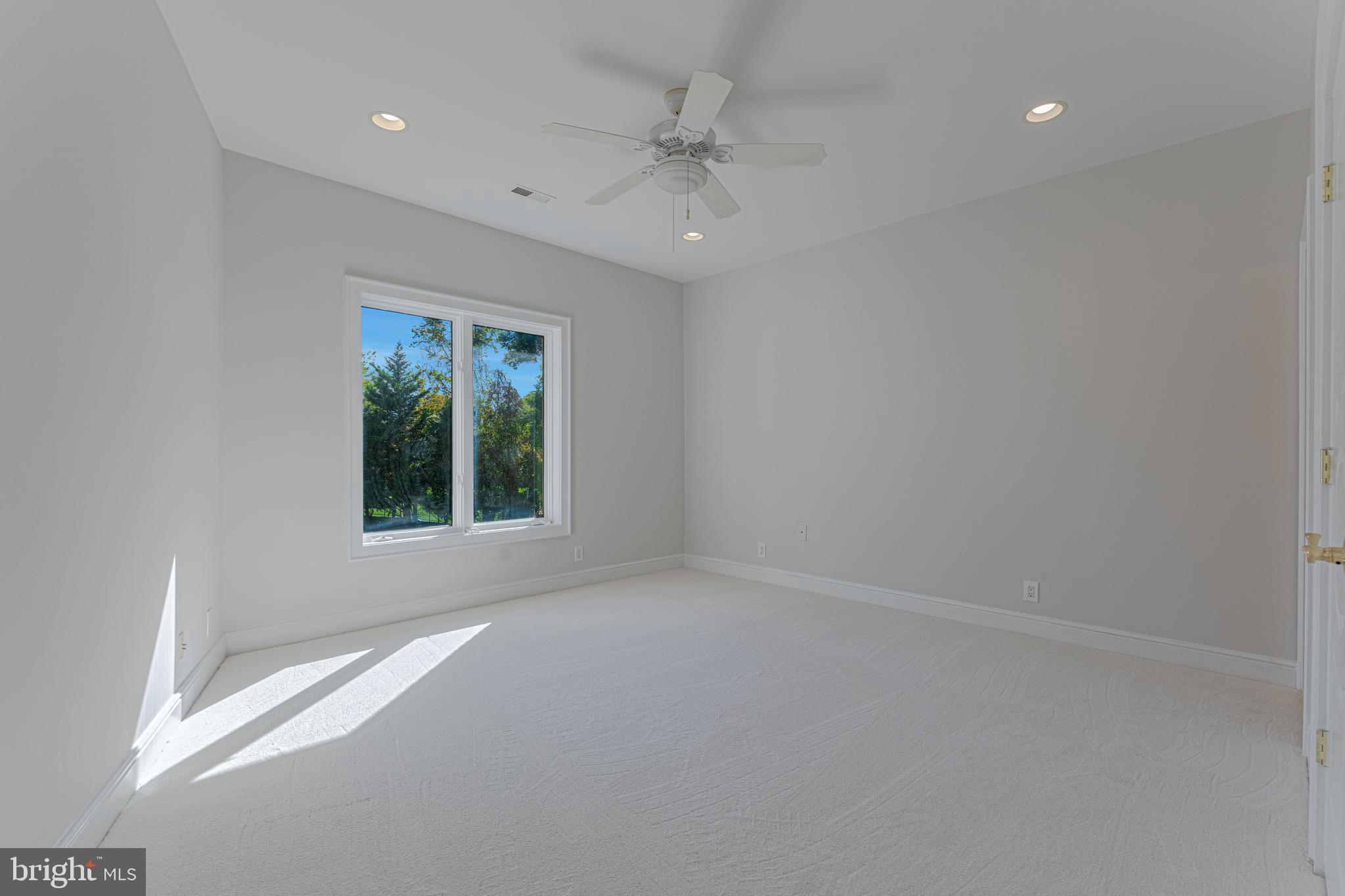 WOODSIDE ESTATES - Residential